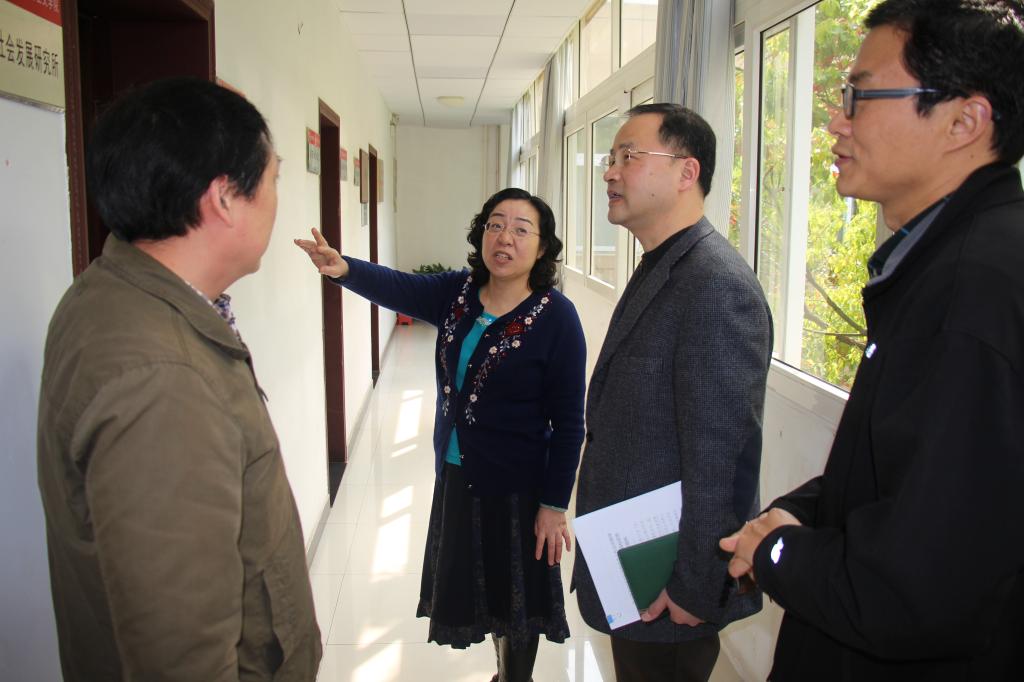 校党委书记何光彩赴马克思主义学院调研